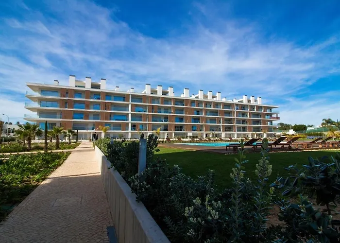 Green C Apartment - Luxurious & Playground & Garage