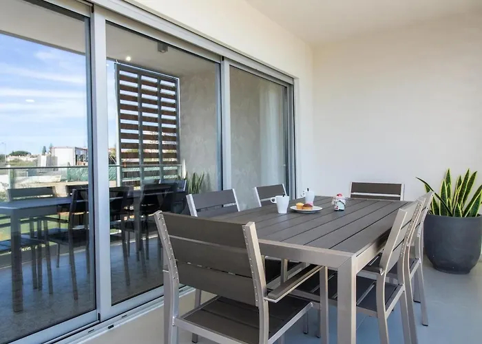 Green C Apartment - Luxurious & Playground & Garage
