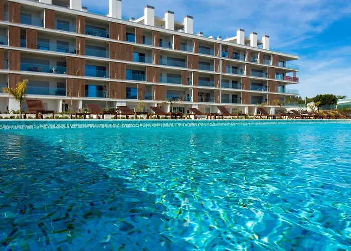 Green Apartment - Luxurious&Pool&Garden&Playground&Gym&Garage