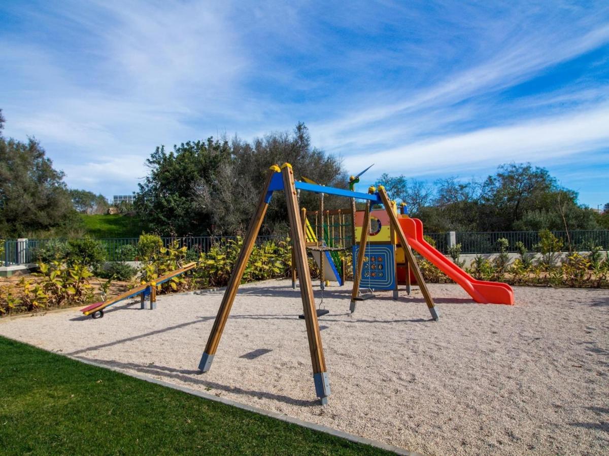 C - Luxurious & Playground & Garage Apartment